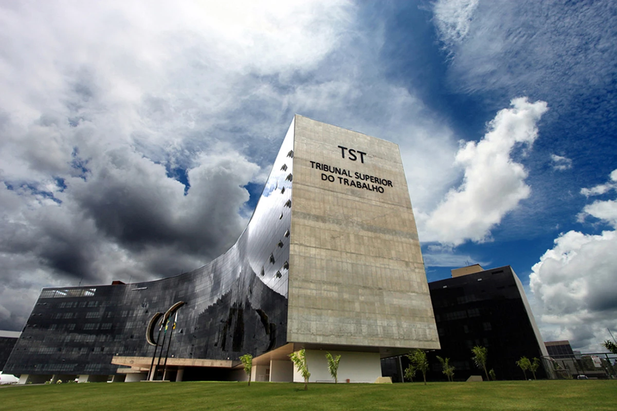 Fachada da sede do Tribunal Superior do Trabalho (TST) em Brasília