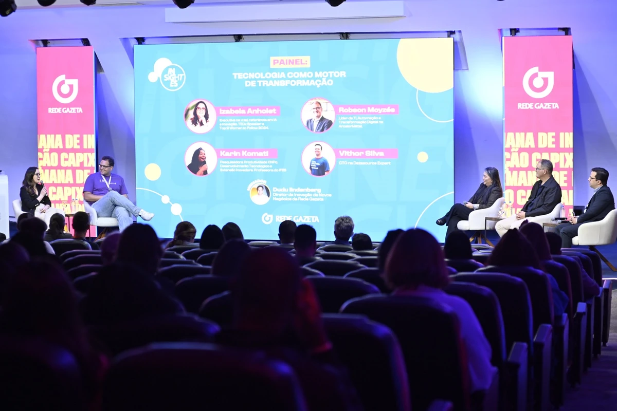 Painel de Tecnologia como motor de transformação contou com a presença de Izabela Anholet, Karin Komati, Robson Moyzés e Vithor Silva.
