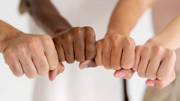 A volta das conferências de direitos humanos simboliza a reconstrução de pontes entre Estado e sociedade, reforçando o controle social e o compromisso com a dignidade e a justiça