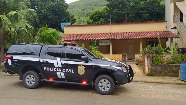 Homem, que já era procurado, se entregou em delegacia e confessou crime; ele foi encaminhado ao Centro de Detenção Provisória da Serra (CDPS)