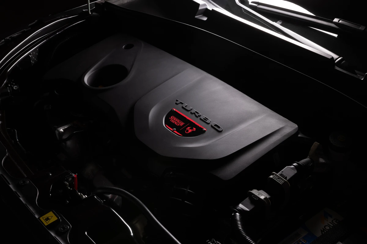 O modelo mantém o motor turbo de 185 cv, acelera de 0 a 100 km/h em 7,6 segundos