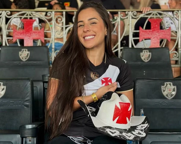 Luiza Andrade, cantora capixaba sertaneja e torcedora do Vasco