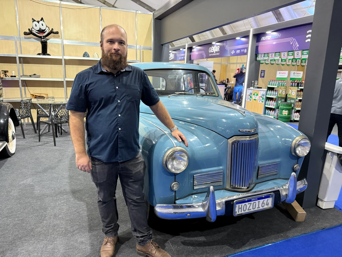 Hadriel Benício, que está expondo modelos clássicos na Autotech 2025, vai abrir museu com mais de 30 veículos 