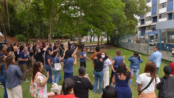 Profissional de 48 anos continua na Unidade de Terapia Intensiva (UTI), mas já respira sem ajuda de aparelhos; caso era considerado o mais grave entre os profissionais afetados