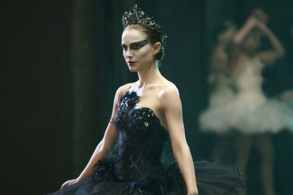 O penteado de Nina Sayers reflete disciplina e elegância (Imagem: Reprodução digital | Twentieth Century Fox France e Searchlight Pictures)