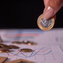 Mudança afeta o faturamento anual do Microempreendedor Individual, que pode ultrapassar limite permitido e trocar de faixa tributária