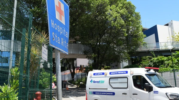 Conforme o último boletim, há cinco pessoas internadas e 88 em monitoramento, incluindo 76 trabalhadores do Hospital Santa Rita, 11 acompanhantes e seis pacientes
