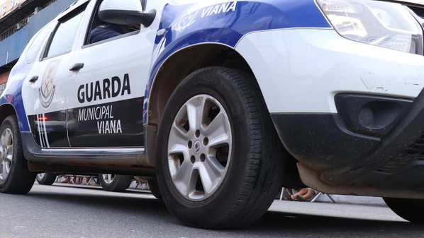 O homem de 31 anos foi autuado pelas ameaças contra os funcionários da empresa onde trabalhava e também por desacatar os agentes da Guarda Municipal