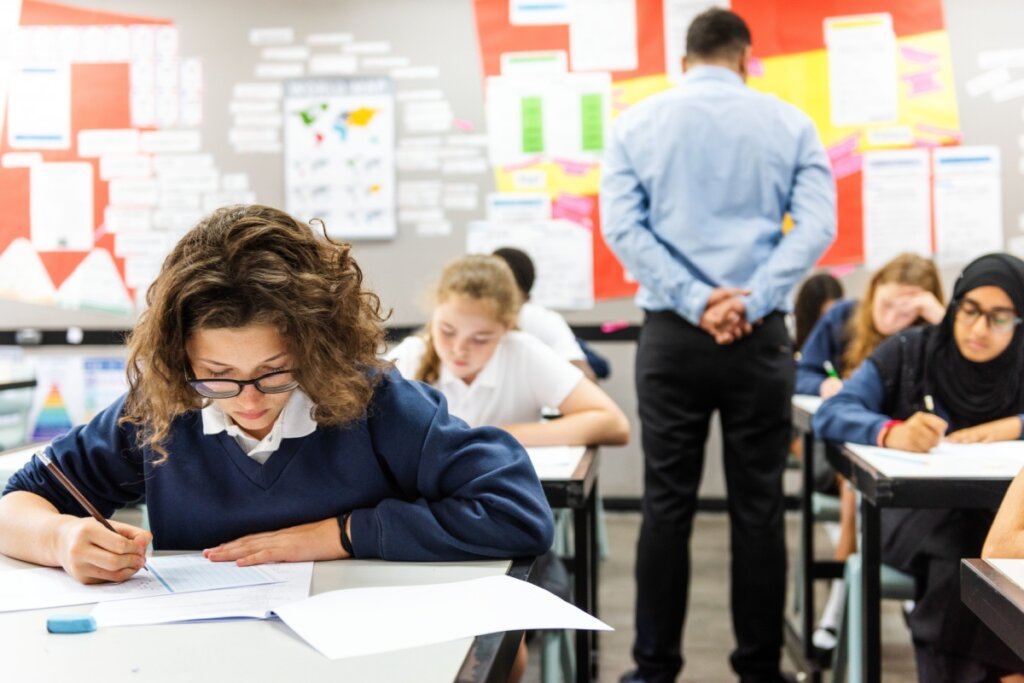 As questões de exatas no Enem exigem muita atenção (Imagem: Rawpixel.com | Shutterstock)