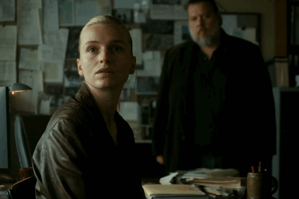 Em “A agente”, a cadete da polícia dinamarquesa Tea se vê dividida entre o dever e a empatia durante uma missão infiltrada (Imagem: Reprodução digital | Netflix)