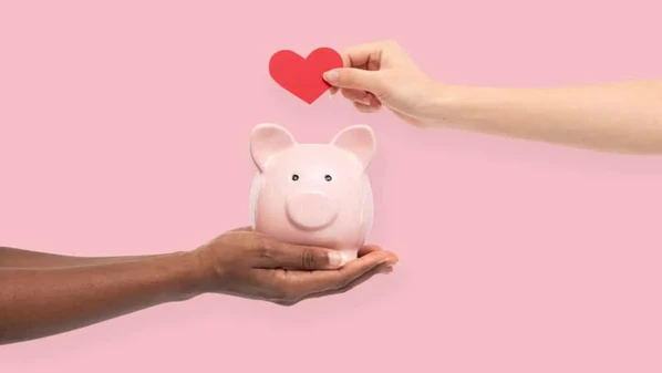 Há diversas formas de dividir as despesas entre o casal, mas falar sobre dinheiro é o principal segredo para a organização financeira