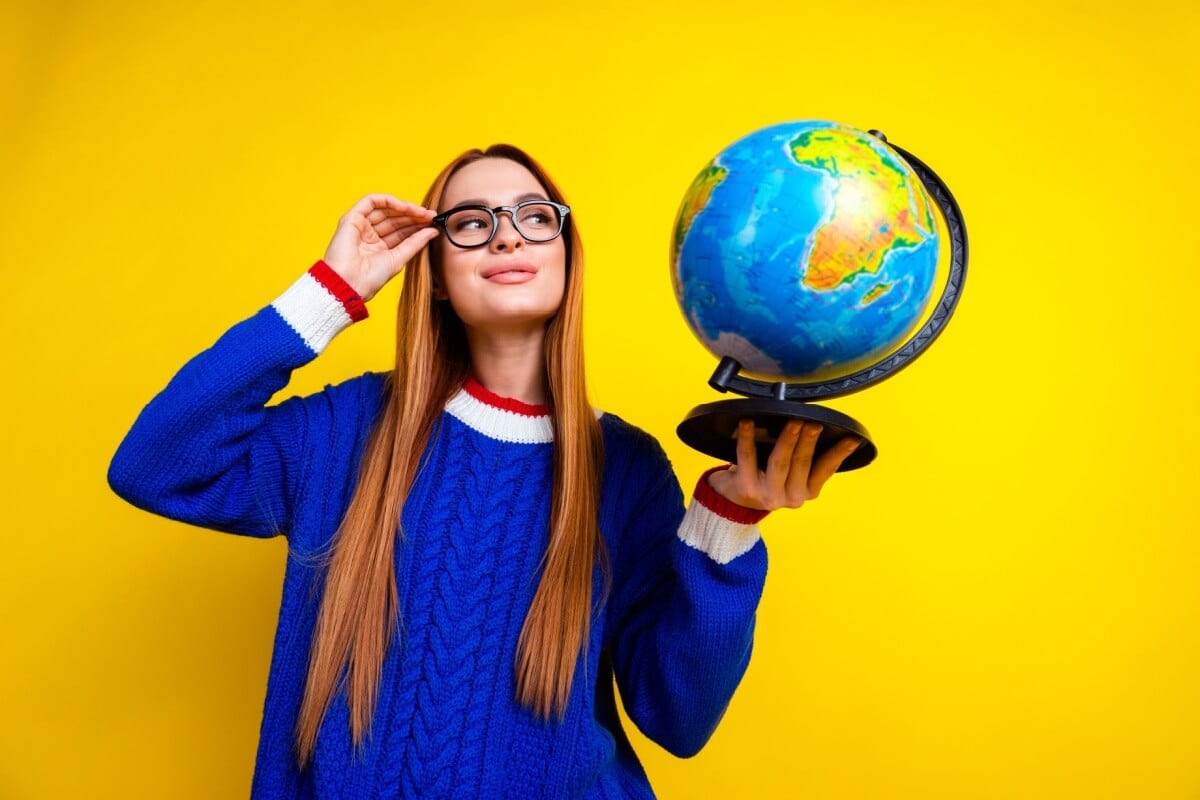 Compreender como países e regiões interagem é fundamental para obter uma boa nota no Enem (Imagem: Roman Samborskyi | Shutterstock)