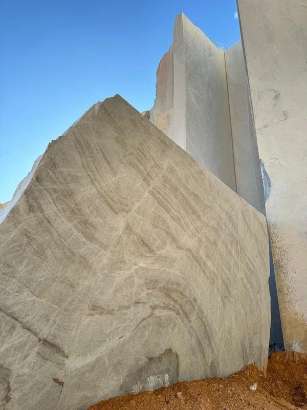 Pedreira de Taj Mahal da Vermont Mineração, no Ceará