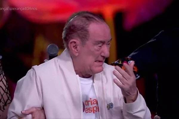 Renato Aragão se emociona com homenagem no Criança Esperança 