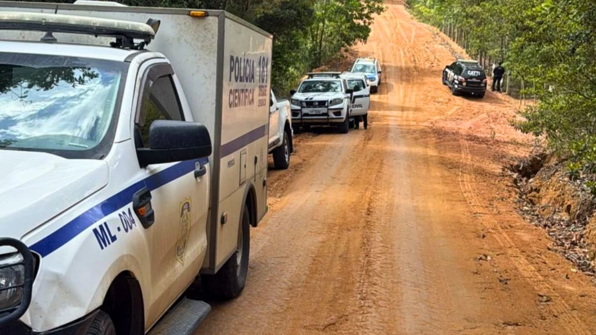 Viaturas policiais em local onde corpo foi encontrado em Jaguaré, Norte do Espírito Santo