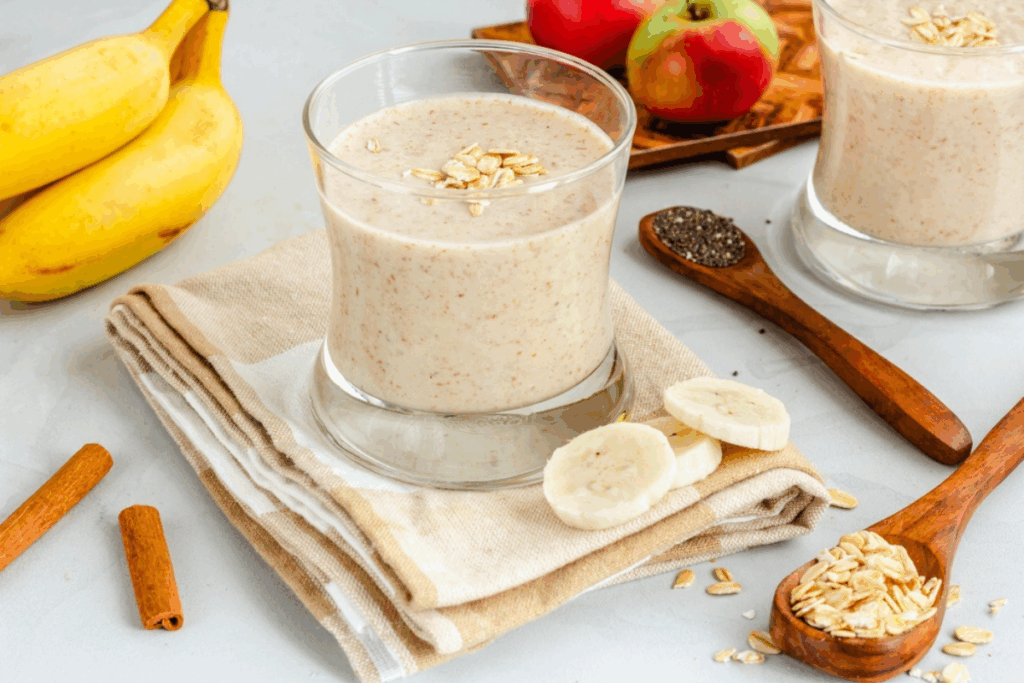 Smoothie de banana com aveia e linhaça é uma ótima opção para o pós-treino (Imagem: Ravsky | Shutterstock)