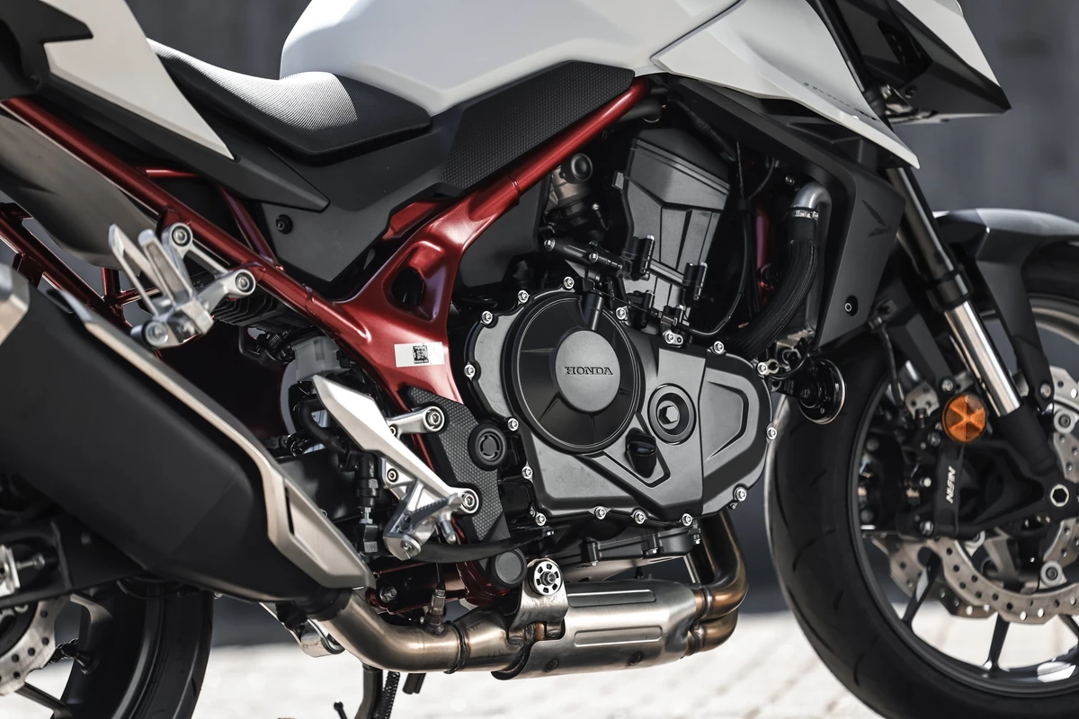 nova CB750 Hornet, moto substituta da família Hornet