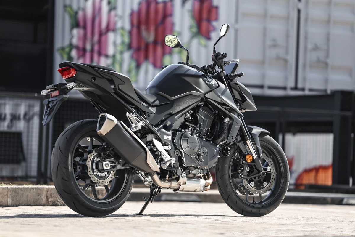 A altura do assento é de 795 mm, o que facilita diferentes usuários  por Honda/Divulgação