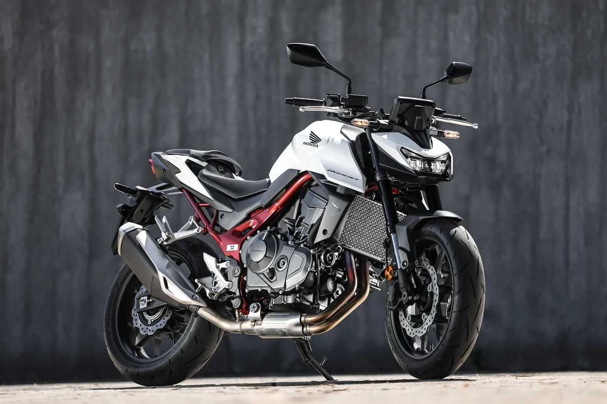 nova CB750 Hornet, moto substituta da família Hornet