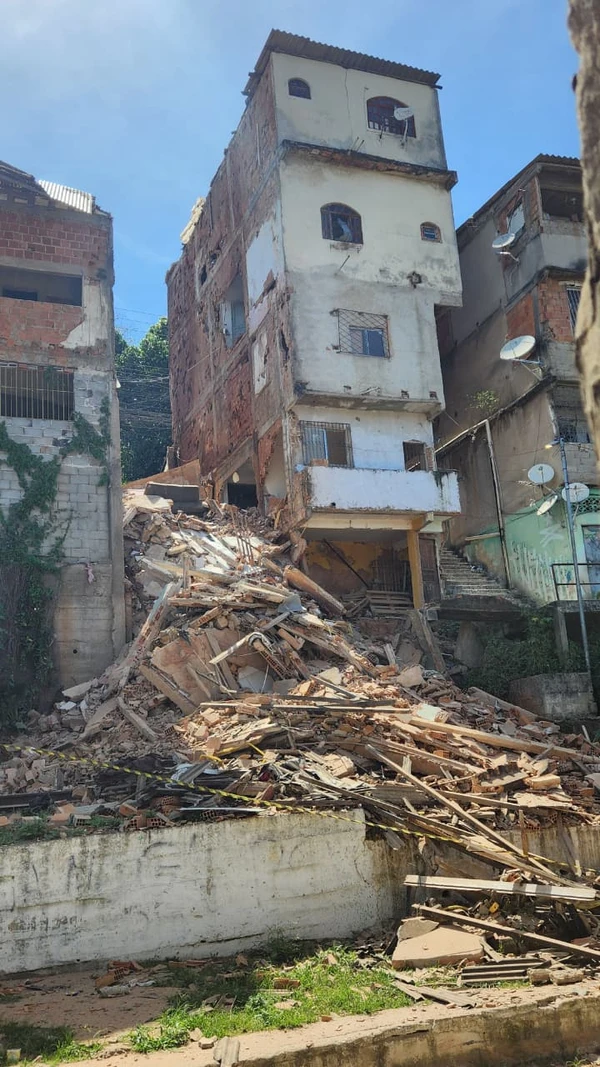 Prédio que desab por Ricardo Medeiros