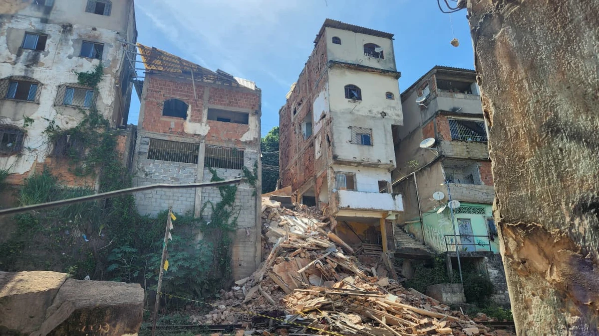 Prédio desabou no bairro Cobi de Baixo, em Vila Velha