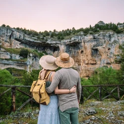 Conheça lugares que unem beleza e romantismo para curtir com seu amor sem gastar muito.