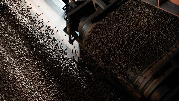 No ano passado, a empresa produziu 15,11 milhões de toneladas de pelotas e finos de minério, embarcadas em 140 navios pelo terminal de Ubu