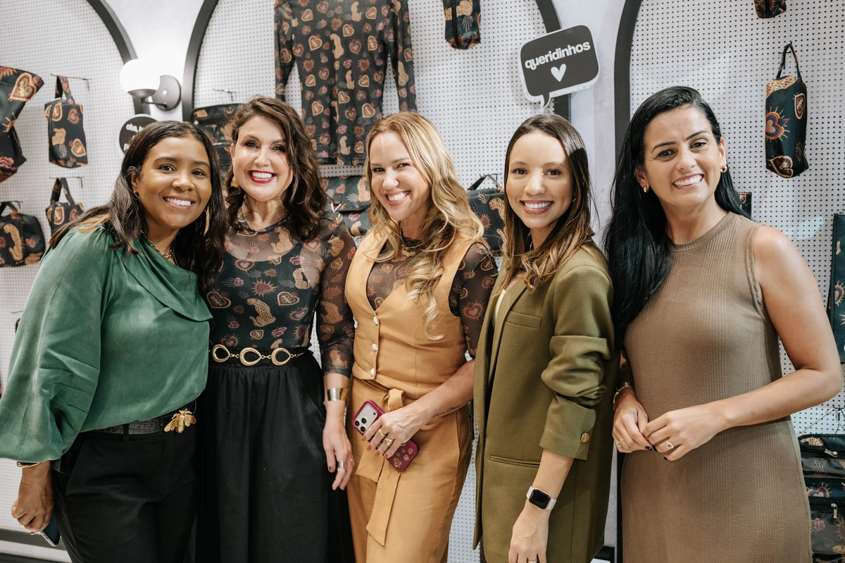 Ana Paula Garcia, Renata Rasseli, Rachel Pires,  Karolyne Mariano e Aline Frasson 