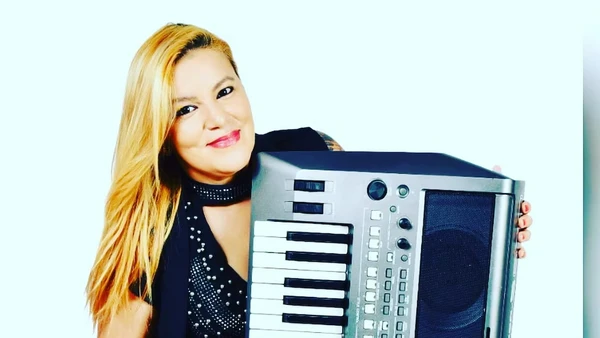 Cantora Laércia Dantas, do meme 