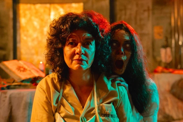 Foto de divulgação oficial do filme Prédio Azul