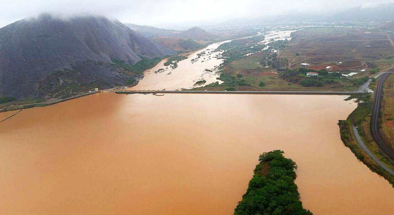 Lama da Samarco chegando na Usina Hidrelétrica Mascarenhas