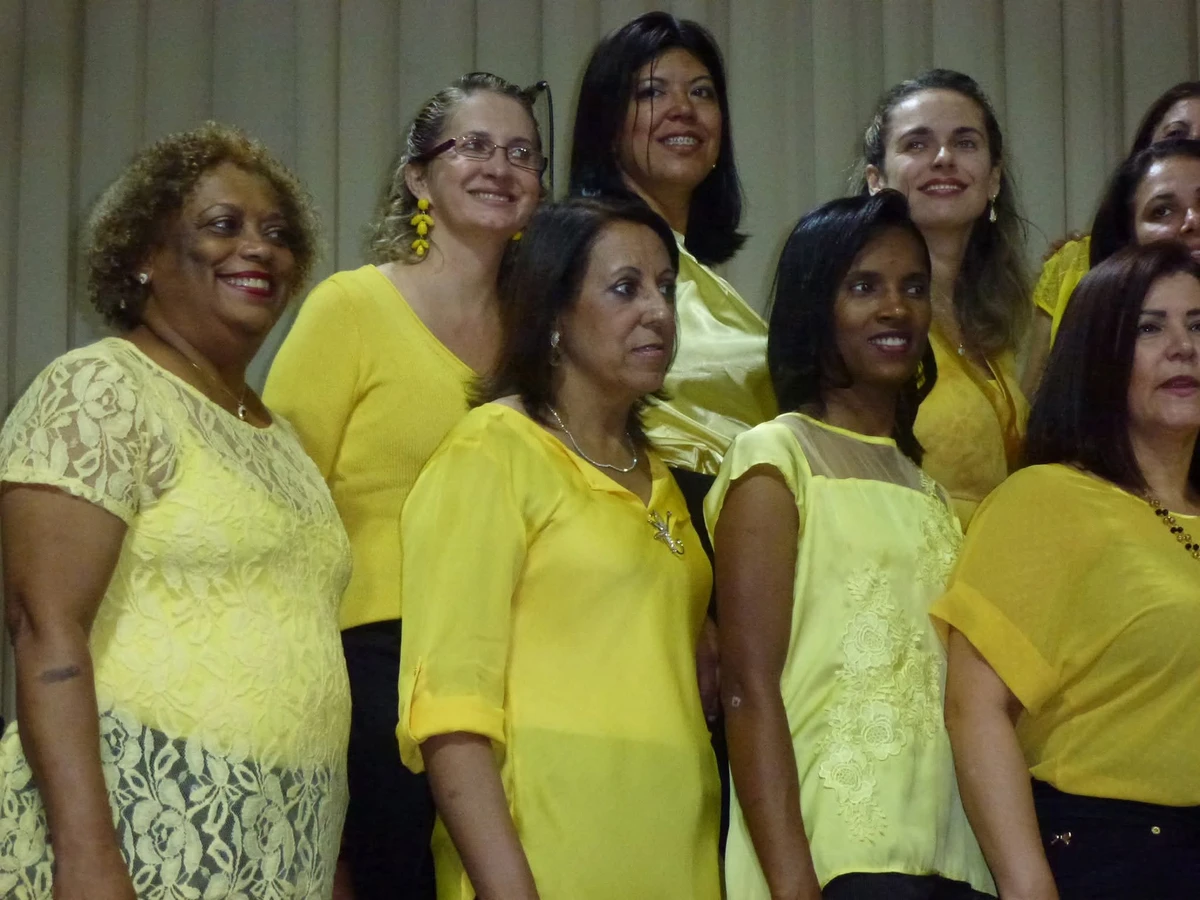 Maura Miranda no coral de mulheres da igreja que frequentava