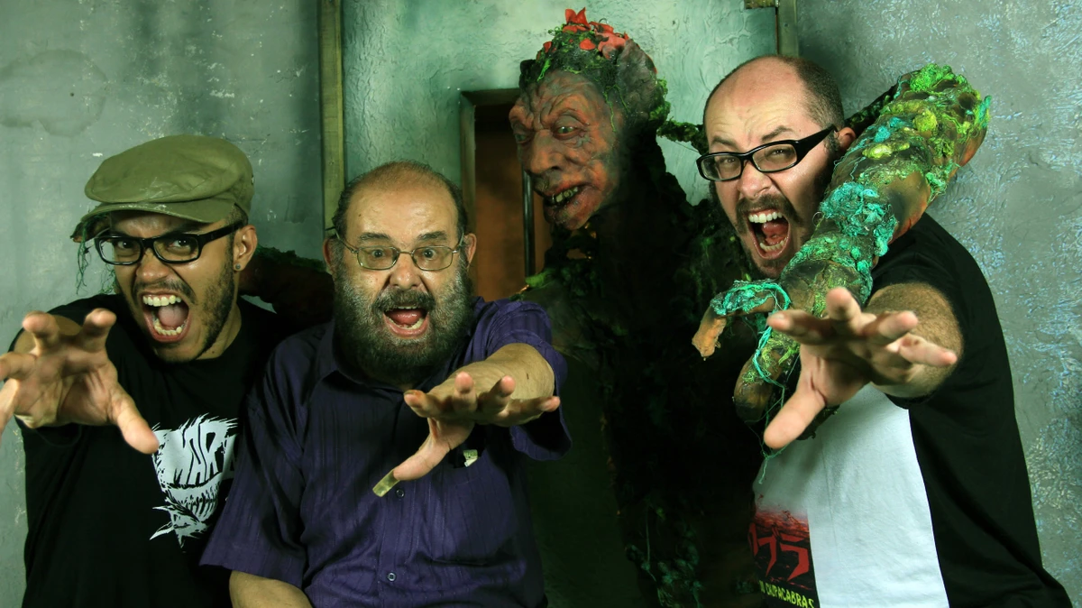 Rodrigo Aragão e Mojica juntos em divulgação de Fábulas Negras