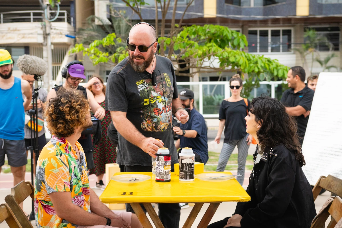 Rodrigo no set de gravações de Prédio Vazio