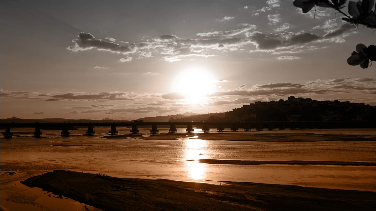  Rio Doce em Colatina: rejeitos se espalharam por toda a extensão da bacia, de Minas Gerais ao Espírito Santo