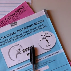 Suspensa em 2017, retomada da medida permite que jovens e adultos concluam os estudos com base no desempenho no exame