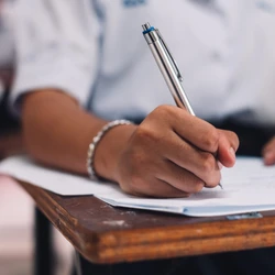 Para se inscrever no processo seletivo, é preciso ter cursado o ensino médio em escola pública ou como bolsista integral na rede privada