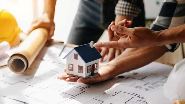 Podem participar moradores de áreas urbanas com imóvel próprio, alugado ou emprestado; solicitação e simulação devem ser feitas pelo site ou app da Caixa