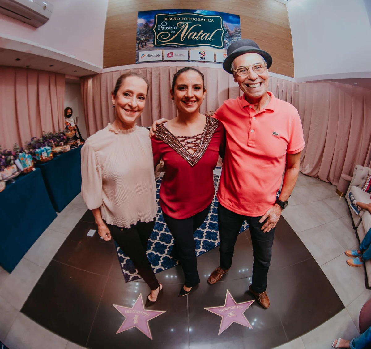 Ana Botafogo, Liviane Pimenta e Carlinhos de Jesus na noite de autógrafos do livro de Ana Botafogo, em 2021.