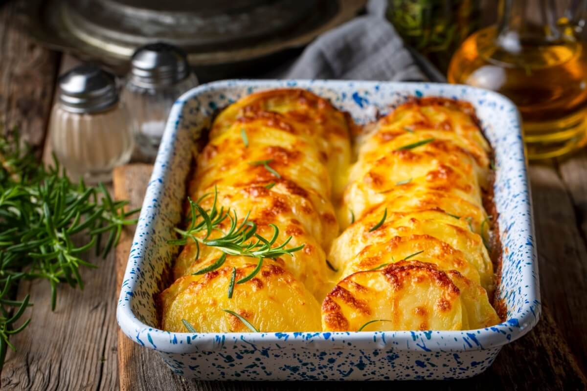 Batata gratinada vegetariana (Imagem: Esin Deniz | Shutterstock)