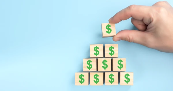 Pirâmide financeira, esquema ponzi, golpe, finanças, investimentos