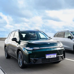 Marca chinesa traz dois modelos eletrificados focando em baixo custo de manutenção e capilaridade das marcas que integram a Stellantis em todo o país