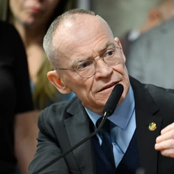 Votação ocorreu na Comissão de Constituição e Justiça. Parlamentar avisou que, no plenário, vai votar contra