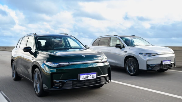 Marca chinesa traz dois modelos eletrificados focando em baixo custo de manutenção e capilaridade das marcas que integram a Stellantis em todo o país