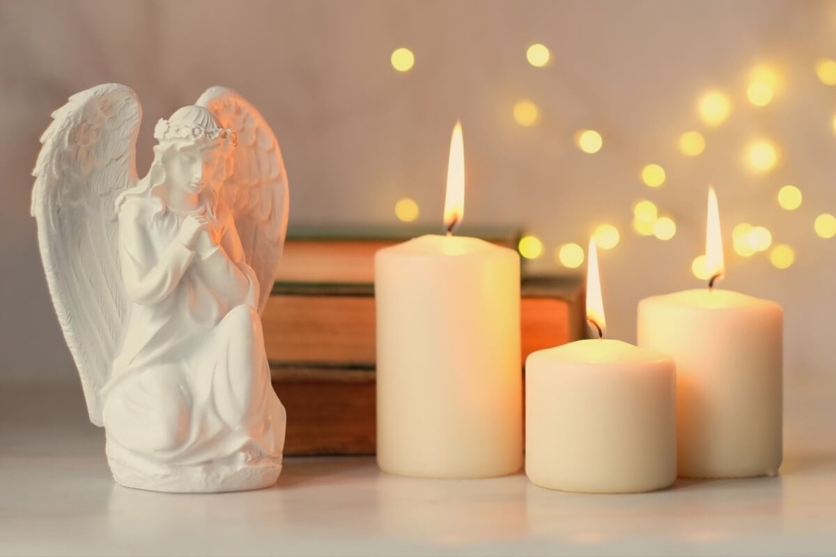 O anjo da guarda é visto como um mensageiro celestial encarregado de inspirar, proteger e conduzir o fiel em seu caminho (Imagem: ju_see | Shutterstock)