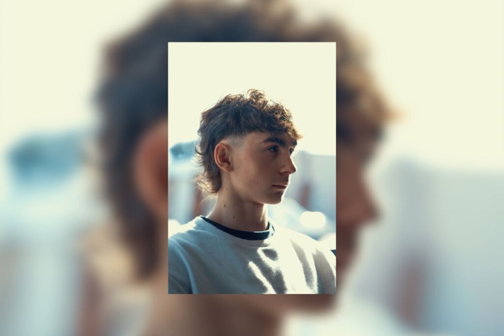 O mullet moderno transmite atitude e personalidade (Imagem: Wirestock Creators | Shutterstock)