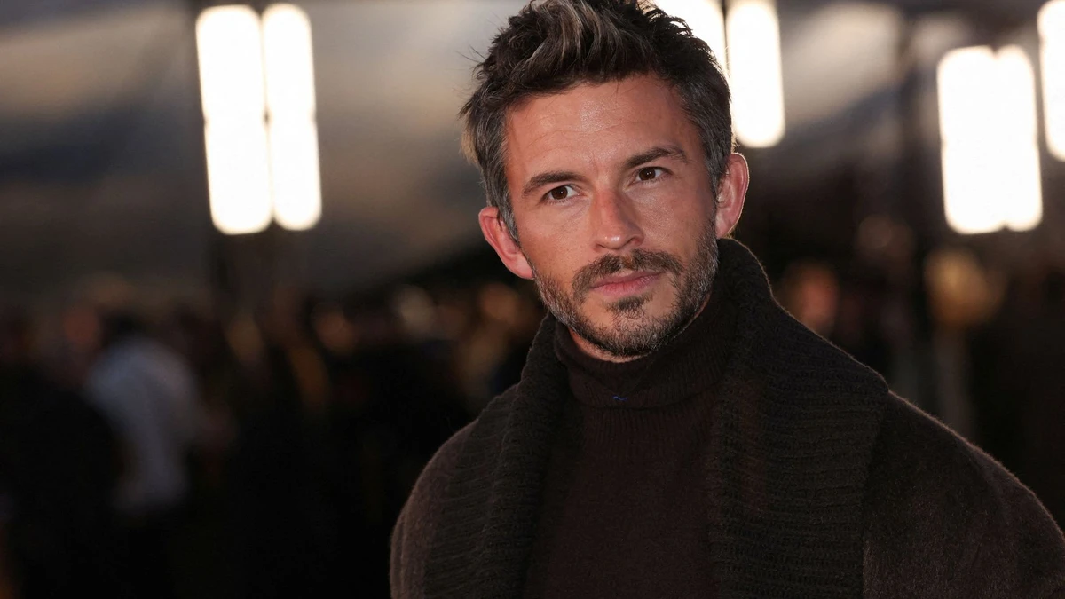 Jonathan Bailey é eleito o homem mais sexy do mundo pela People