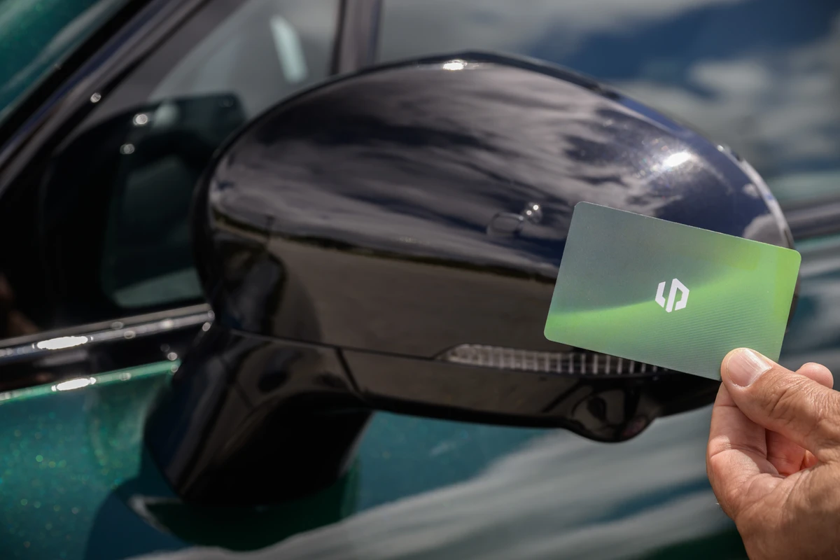 Modelo tem abertura e funcionamento por meio de cartão por Leapmotor/Divulgação