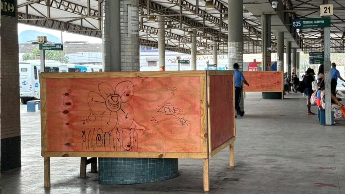 Tapumes “provisórios” viram parte da paisagem do Terminal de Jardim América