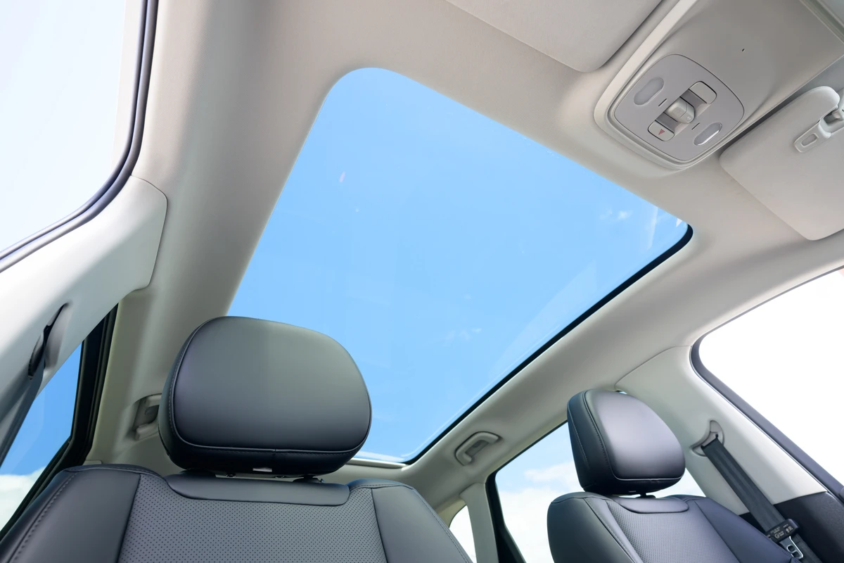 teto panorâmico de 2,10m² por Leapmotor/Divulgação